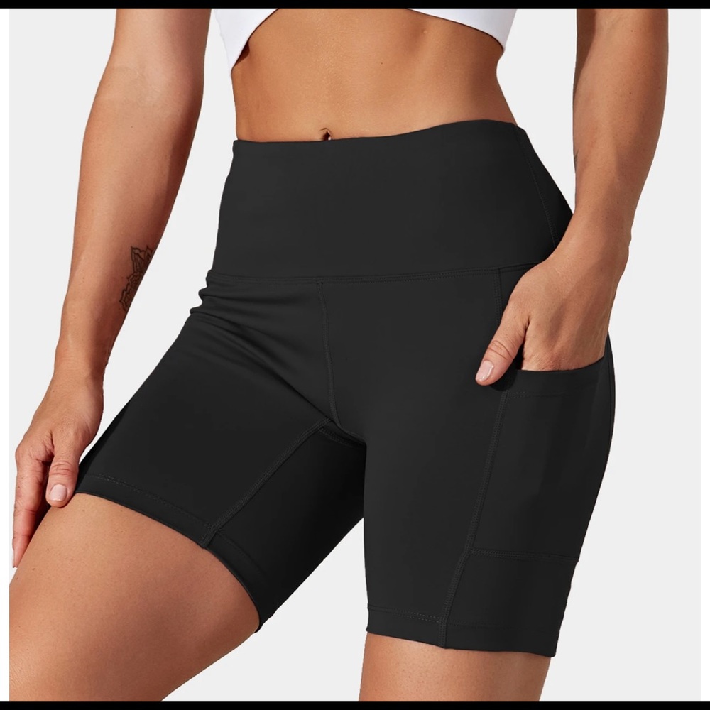 NWT Halara In My Feels Biker Short with Pockets, S